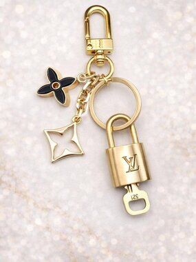 LV Authentic Gold Lock & Key 🔑 Luxury Bag Charm w/ Unbranded Flower Keychain